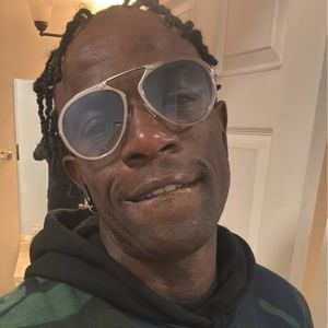 Meet your Posher, Carlos